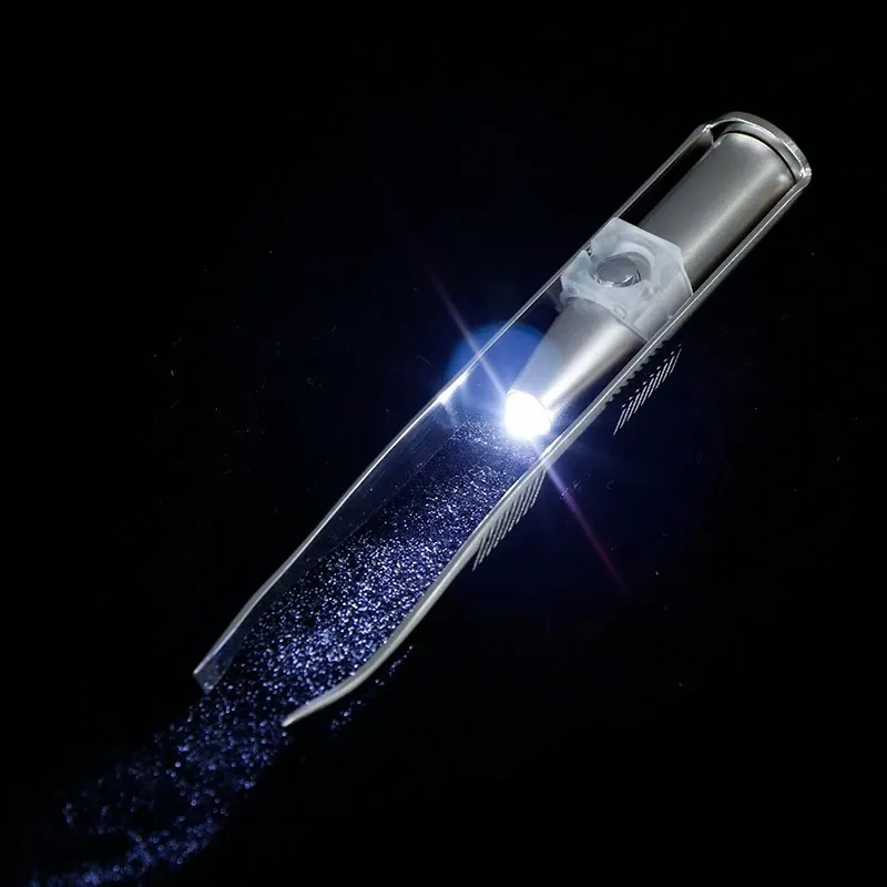 Profesionálna pinzeta s LED svetlom – Praktická pomôcka pre každú ženu